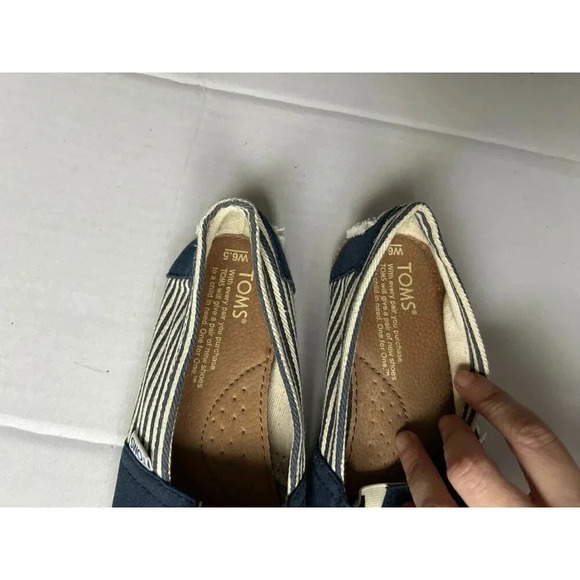 Toms Women’s Striped Espadrille 6.5 Blue Slip On Flat Shoes - Picture 5 of 6